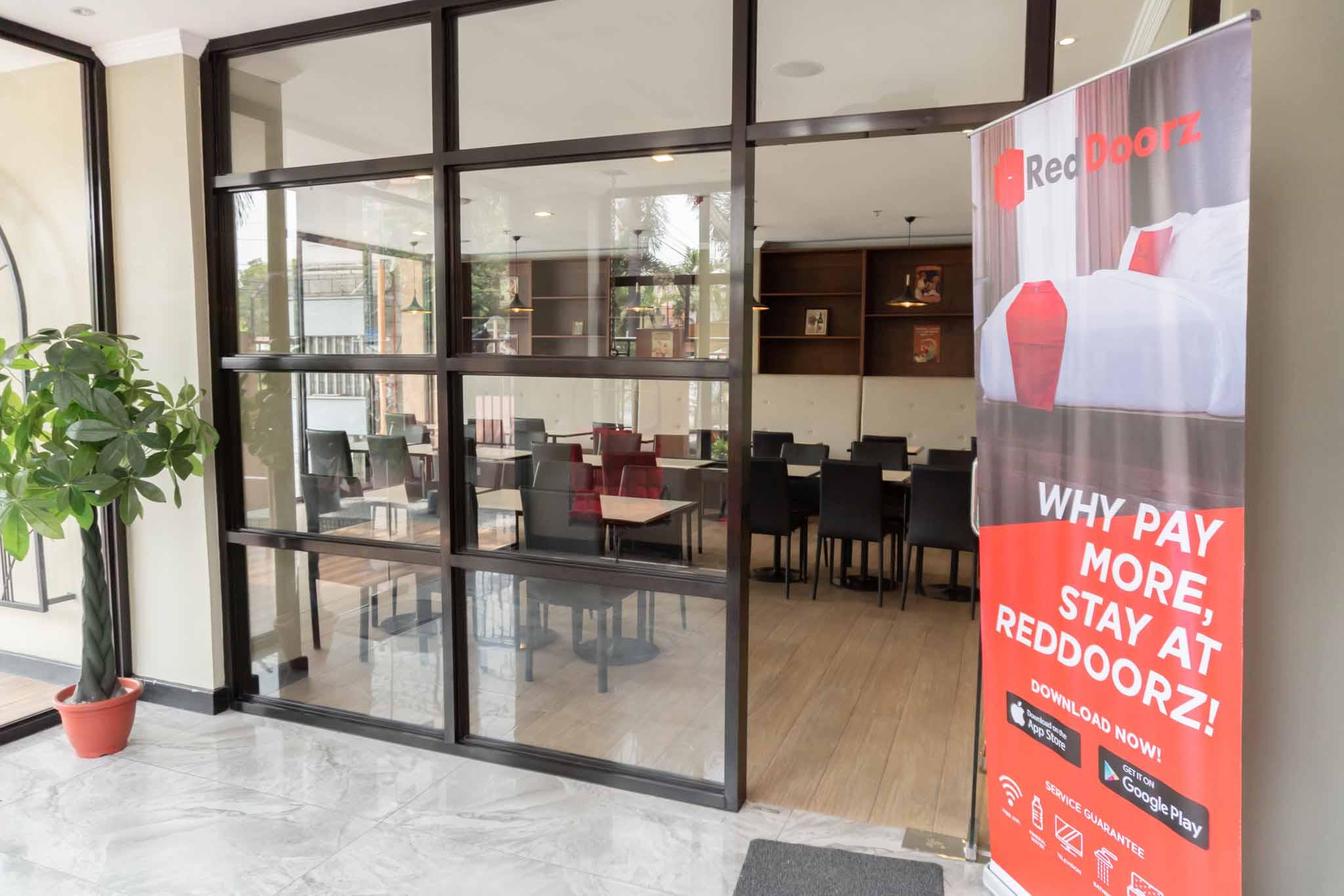 RedDoorz Plus near Bamboo Organ Las Piñas Exterior foto