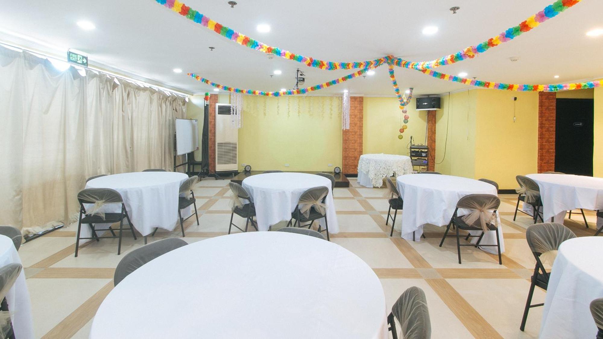 RedDoorz Plus near Bamboo Organ Las Piñas Exterior foto