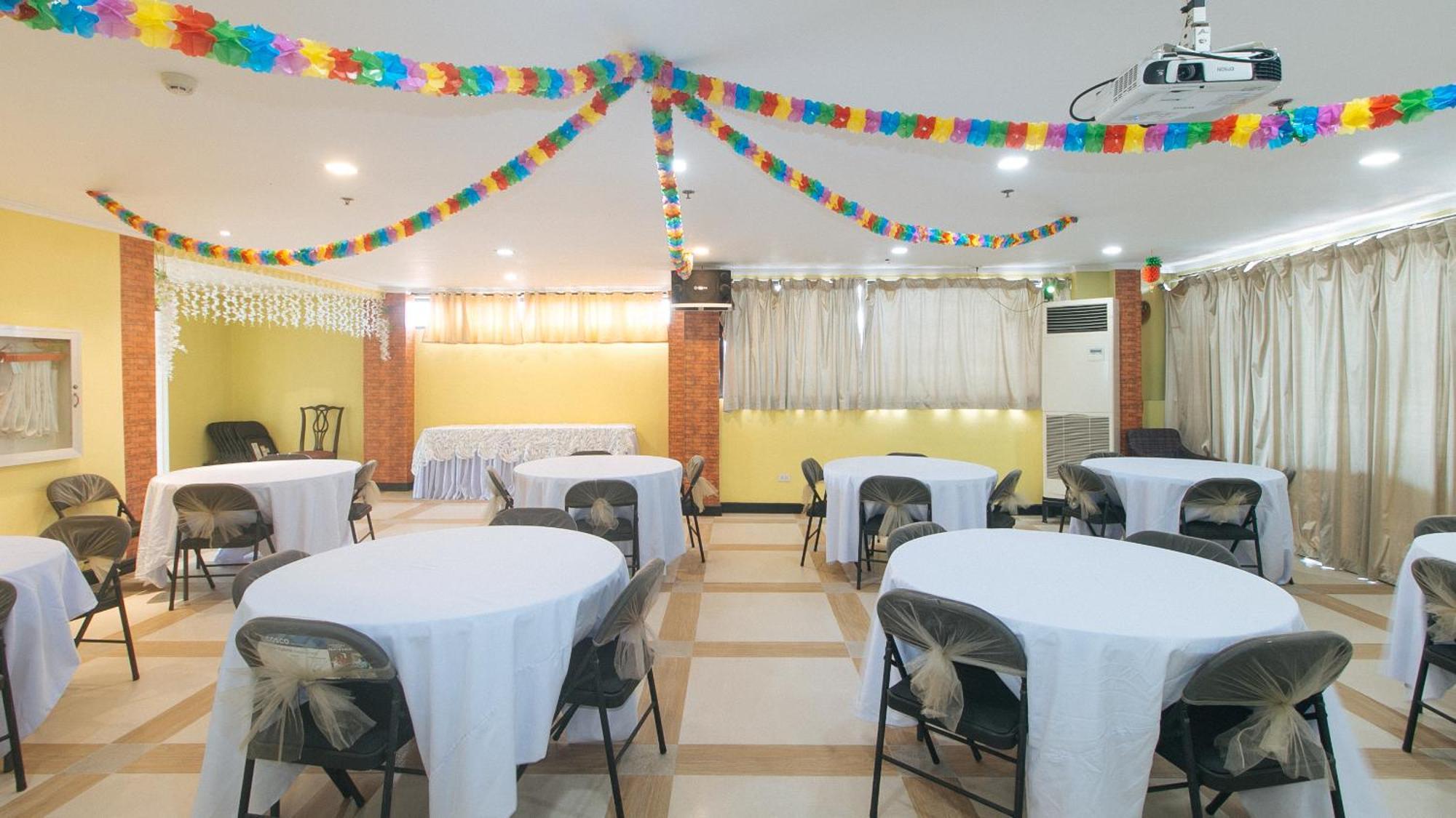 RedDoorz Plus near Bamboo Organ Las Piñas Exterior foto