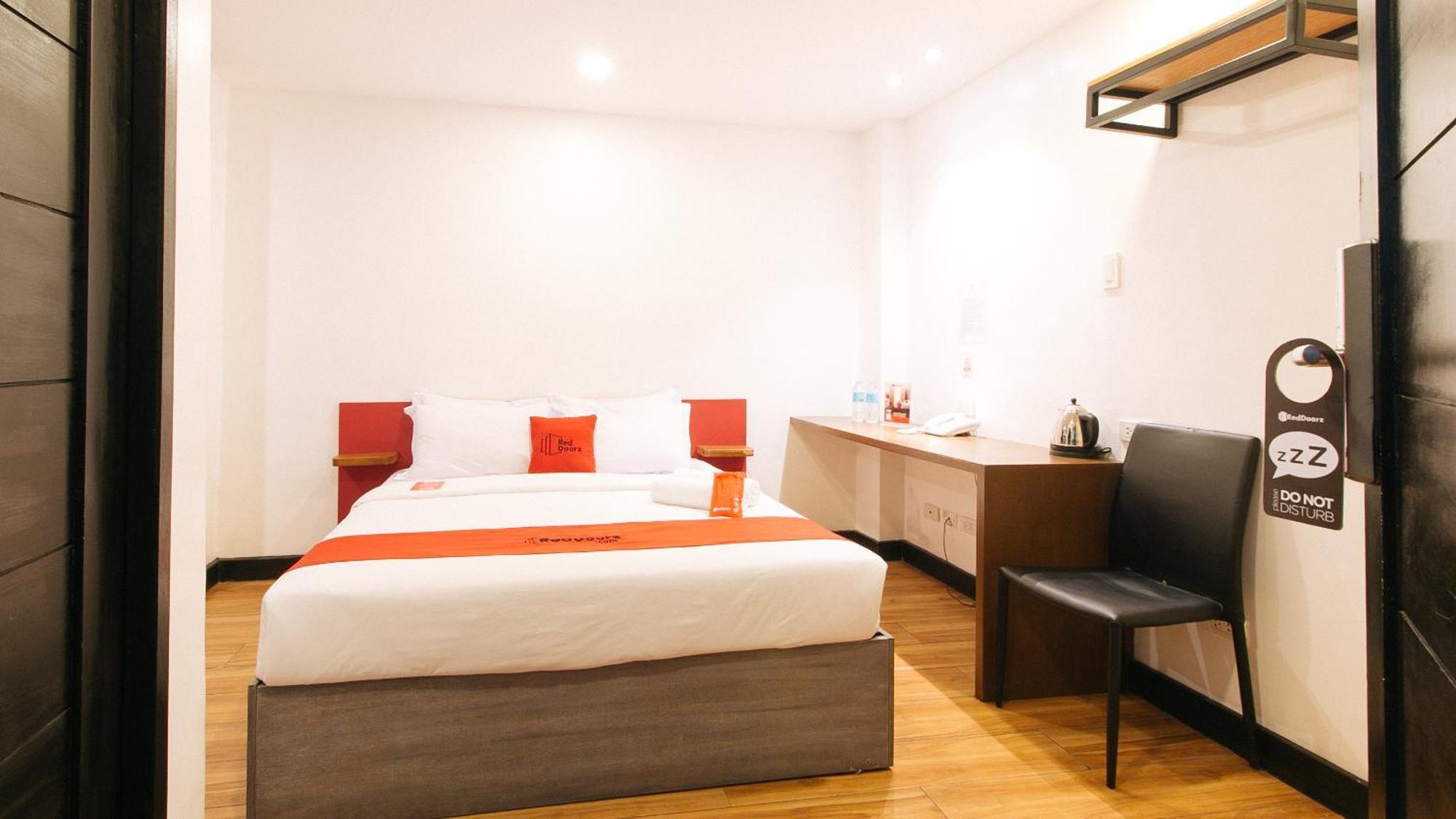 RedDoorz Plus near Bamboo Organ Las Piñas Exterior foto