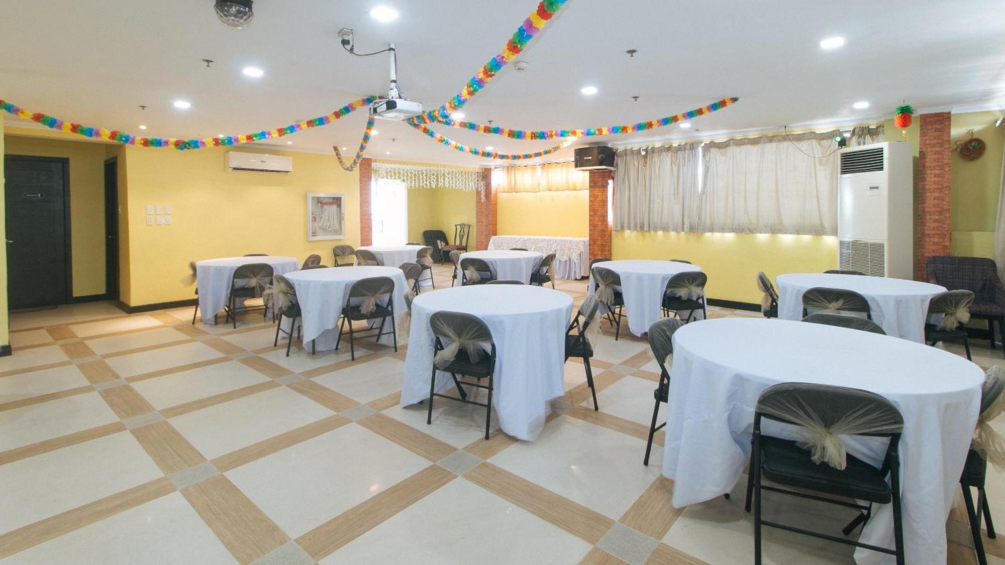 RedDoorz Plus near Bamboo Organ Las Piñas Exterior foto