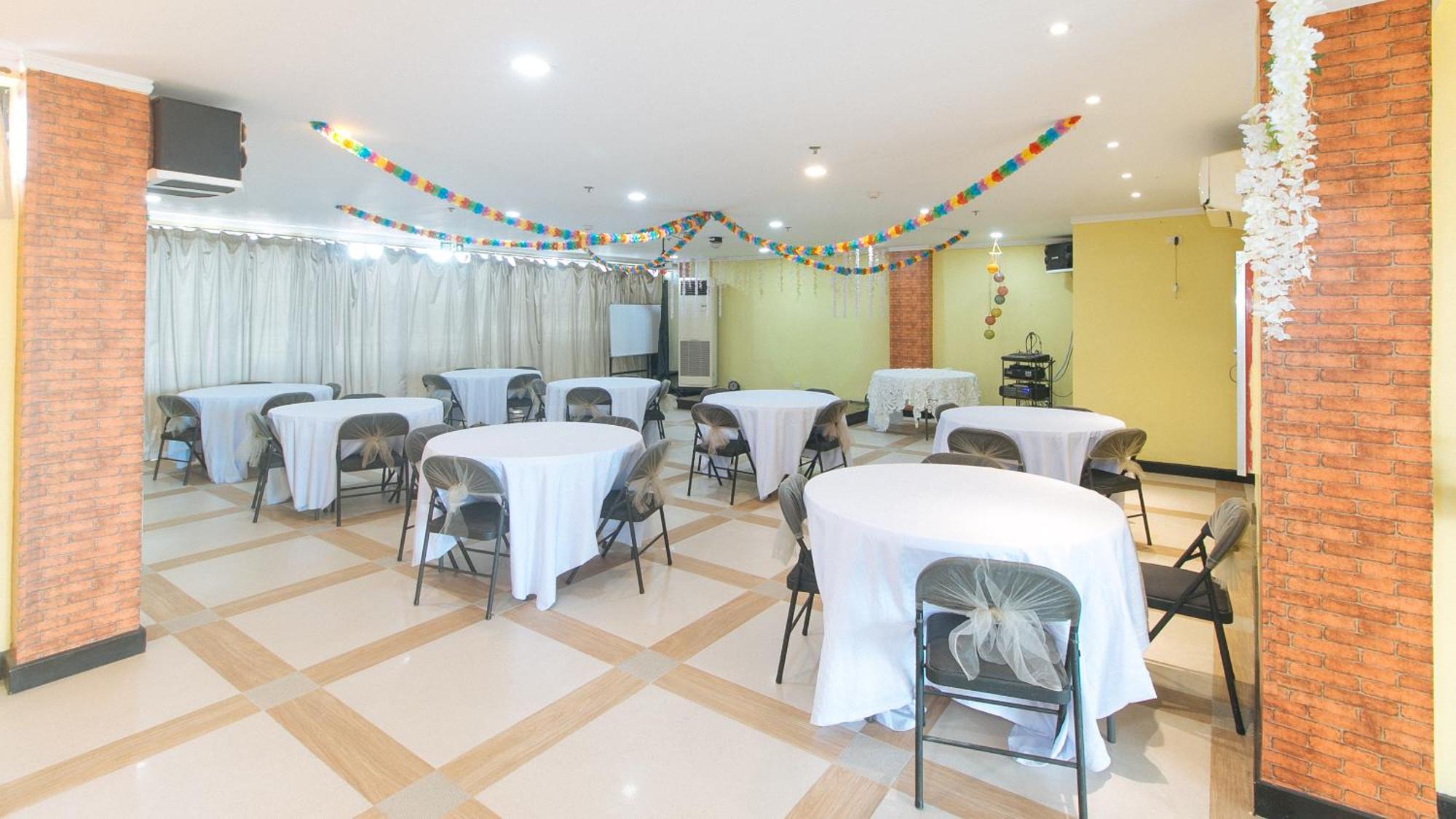 RedDoorz Plus near Bamboo Organ Las Piñas Exterior foto